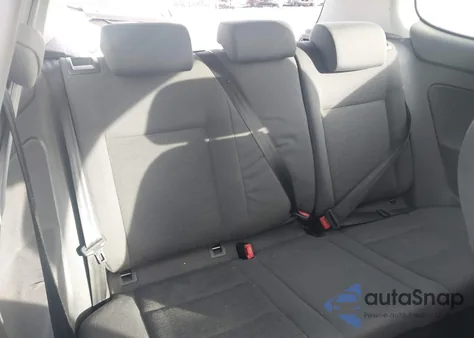 2007 Volkswagen Rabbit 2-Door z USA, uszkodzony, nr VIN WVWBR71K57W118012